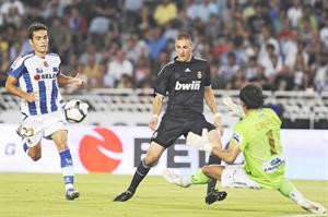 مهاجم ريال مدريد كريم بنزيمة تالق في مباراة الدور الاول امام ريال سوسييداد وسجل هدفا﻿