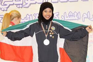 الرامية البطلة مريم ارزوقي حاملة العلم﻿