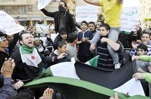 تظاهرة في طريق الجديدة دعما للثورة السورية	محمود الطويل﻿