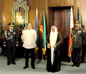 صاحب السمو الامير والرئيس الفلبيني خلال مادبة العشاء
