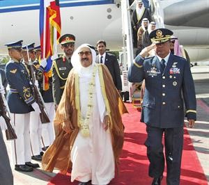 صاحب السمو الامير الشيخ صباح الاحمد لدى وصوله الى مطار نينوى اكينو الدولي

