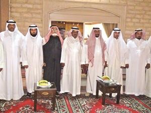 غانم العتيبي واخوانه مع الضيف الفائز﻿