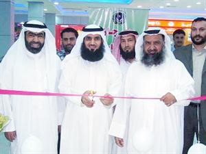 محمد الهاجري يفتتح مهرجان القرطاسية في جمعية علي صباح السالم التعاونية﻿