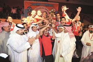 فرحة لاعبي المحرق البحريني باللقب﻿
