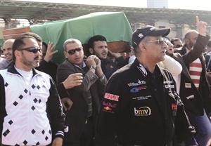  وتشييع جنازة بلال الذي سقط اثناء الاحتجاجات على عقوبات النادي المصري﻿