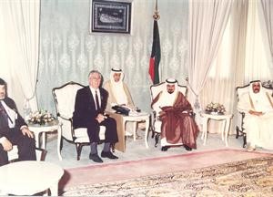 الامير الراحل الشيخ جابر الاحمدرحمه اللهفي اجتماع مع جمعية الصداقة الاستراليةالكويتية