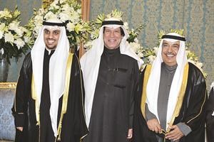 العميد مطر العتيبي يبارك للمعرس ووالده
