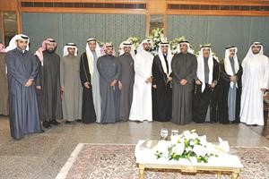 لقطة تذكارية مع الاهل بالمناسبة السعيدة
