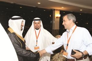 وكيل امارة جازان مرحبا بالزميل عاطف عيسى بحضور مدير مشروع القافلة محمد الرشيد

