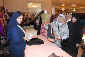 جولة في السوق الخيري للجمعية التطوعية بمناسبة يوم اليتيم اسامة ابوعطية