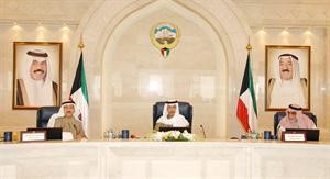 سمو رئيس الوزراء الشيخ جابر المبارك والشيخ احمد الحمود والشيخ احمد الخالد خلال جلسة المجلس