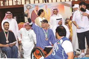 الشيخة شيخة العبدالله مع اللاعبين