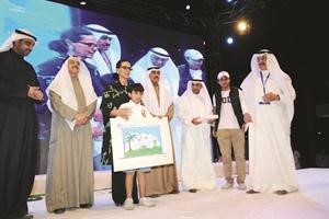 تكريم احد الفائزين﻿