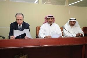 مشاري عبدالله عبدالعزيز الدخيل مترئسا الجمعية العموميةقاسم باشا﻿