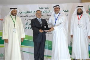 تكريم احد المشاركين﻿