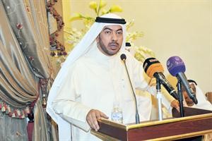 علي الدقباسي متحدثا للحضور
