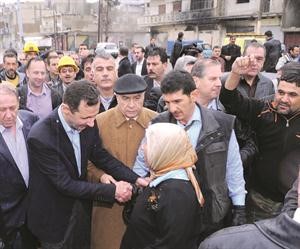 جانب من زيارة الرئيس السوري بشار الاسد لحي بابا عمرو بحمص امس	رويترز﻿