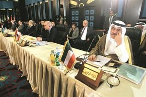 نائب رئيس الوزراء ووزير المالية مصطفى الشمالي مترئسا وفد الكويت في اجتماع وزراء المال والاقتصاد العرب امس