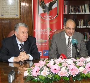 الحمد يتحدث بالنادي
