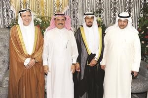 محمد الديحاني وحزام الطامي يباركان
