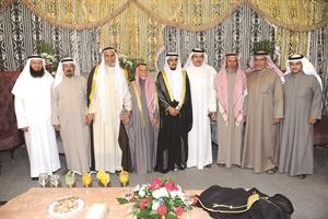 ناصر بن شارع والعقيد عبدالله الهاجري واحمد بن مطيع يباركون
