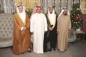 عبدالله بن ملحم ومحمد العجمي يباركان
