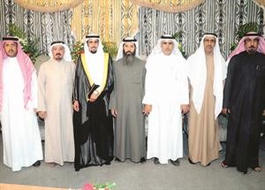 نايف المرداس متوسطا محمد الطامي ووالد المعرس فهيد الطامي وعبدالله الجميعة والمعرس وعبدالهادي الجاهلي
