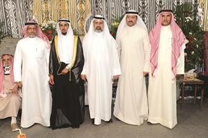 الزميل حسين الرمضان ومحمد العبيد ومحمد المطرقة يباركون

