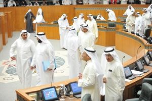 النواب والوزراء بعد رفع الجلسة﻿
