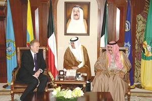 سمو ولي العهد الشيخ نواف الاحمد مستقبلا اللورد مارلند اوف اودستوك﻿