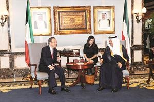 سمو رئيس الوزراء الشيخ جابر المبارك مستقبلا بان كي مون﻿