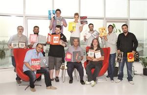 فريق عمل باراجون مع الاصدارين الجديدين
