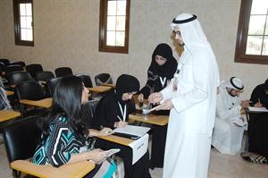 طلبة خلال المناظرة﻿