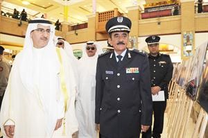 الوزير د عبدالعزيز الابراهيم واللواء جاسم المنصوري خلال جولة في موقع الاحتفال 	قاسم باشا﻿