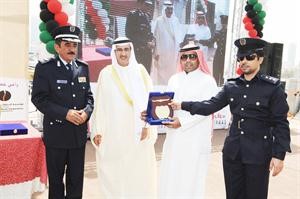 الوزير دالابراهيم واللواء المنصوري يكرمان الزميل هاني الظفيري﻿
