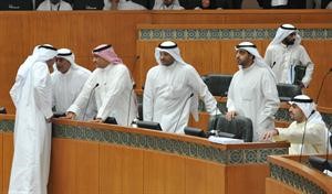 دانس الصالح والشيخ محمد العبدالله ودعلي العبيدي ومسالم الاذينة وشعيب المويزري خلال الجلسة