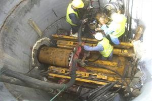 جانب من اعمال تجديد شبكة الصرف﻿
