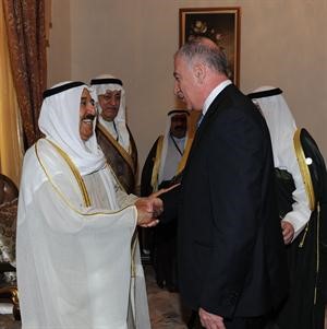 صاحب السمو الامير خلال لقائه داسامة النجيفي﻿