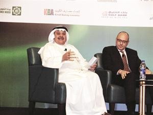 فيصل المطوع خلال الجلسة النقاشية﻿