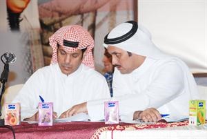 الرئيس الجديد سلطان المطيري والرئيس السابق طلال البركة
