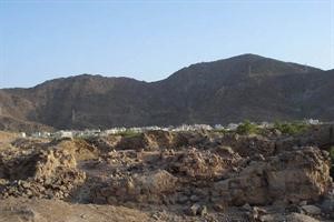 بقايا حوائط واحجار في المدينة المنكوبة﻿