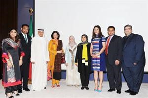 الشيخة حصة الصباح واتيكا اودهوتتوسطان عددا من اعضاء الجمعية
