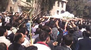 صورة بثها ناشطون على الانترنت لتشييع قتلى سقطوا في مظاهرات كفرسوسة في ريف دمشق﻿