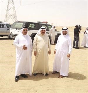مشعل اباالصافي مع فريق العمل
