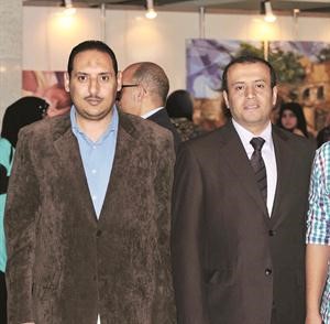 القنصل محمد عرفة مع الزميل اسامة ابوالسعود﻿