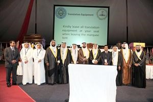الرئيس احمد السعدون يتوسط عمار العجمي وفلاح الصواغ وشايع الشايع ودعادل الدمخي ودحمد المطر ومحمد الخليفة واعضاء الوفد في لقطة تذكارية اثناء المؤتمر﻿