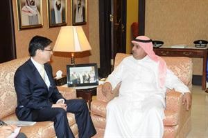 الفريق غازي العمر خلال استقباله السفير الكوري