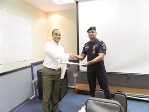 الفيومي: توعية الموظفين وإقامة دورات تدريبية وتنشيطية للحفاظ على سلامتهم