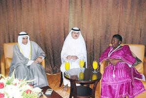 السعدون اثناء استقباله رئيسة البرلمان الاوغندي ريبيكا كاداغا﻿