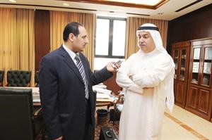 اليوحة متحدثا للزميل اسامة ابوالسعود
